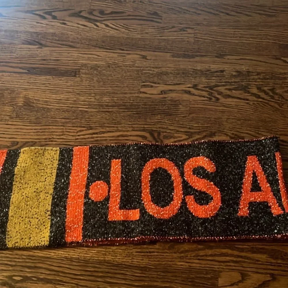 URBAN OUTFITTERS  Los Angeles Intarsia Soccer Scarf O/S